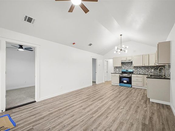 3rd image of 715 SE 10th St