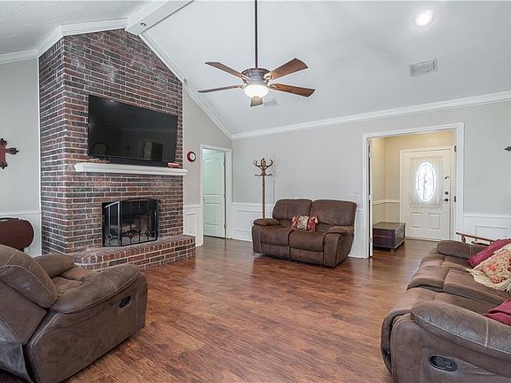 3rd image of 426 N Winding Oaks Dr