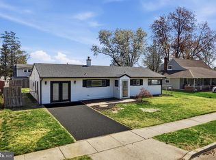 110 Deep Dale Dr E, Levittown, PA 19056