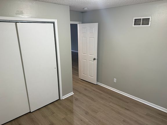 4th image of 809 Williams St