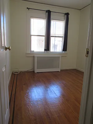 Rented by Zikos Realty Services | media 10