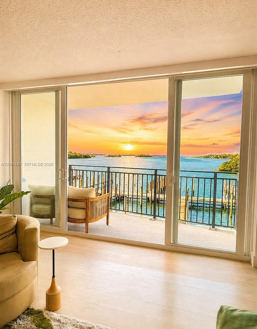 Palm Bay Condominium — Photo 1