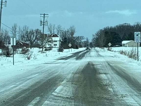 4th image of 3051 E River Rd