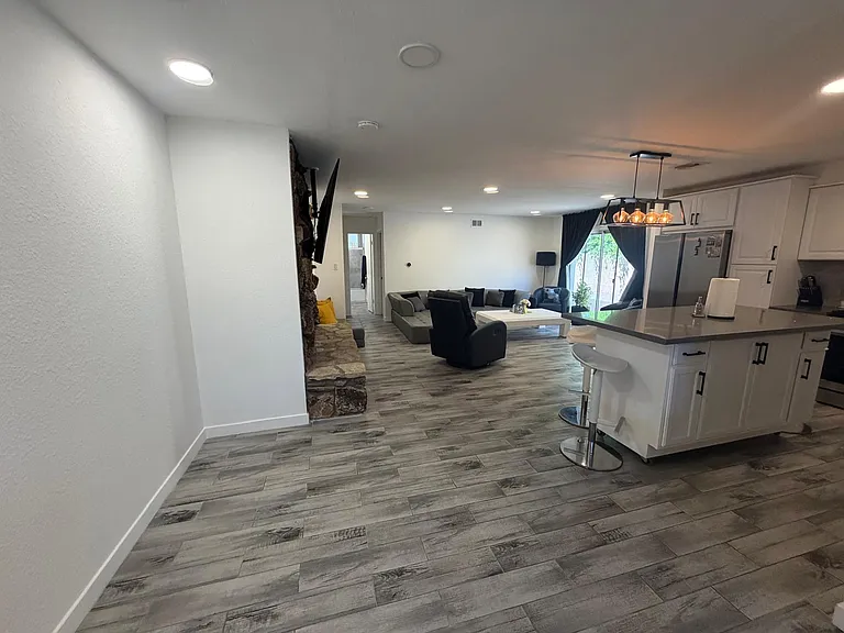 22118 Saticoy St — Photo 13