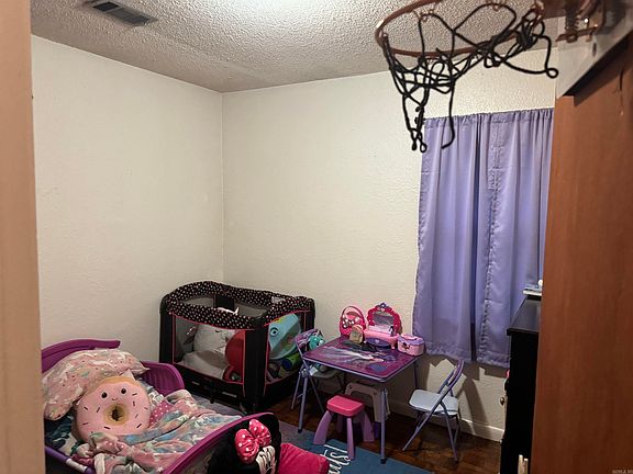 5th image of 13 E Bonnie Park Dr