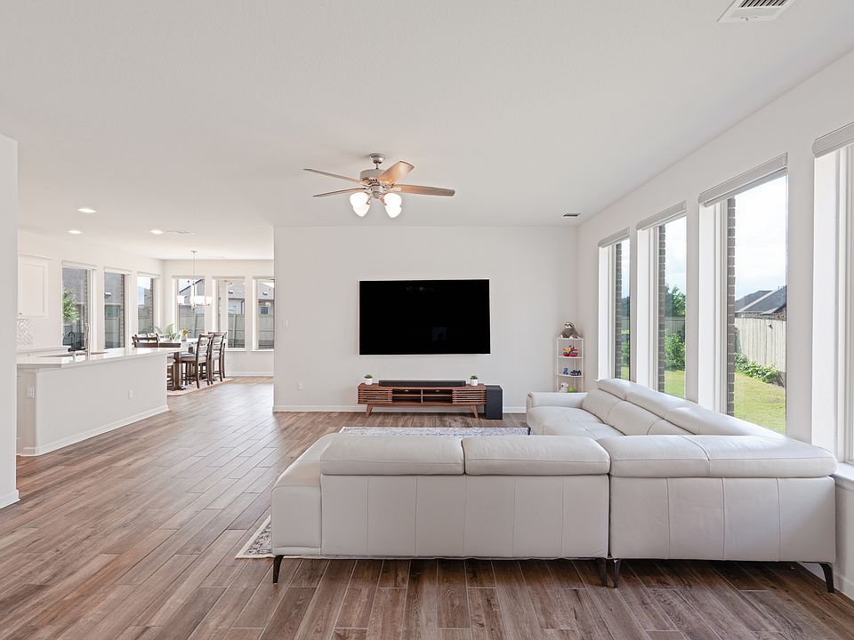 1st image of 521 Calmo Ct