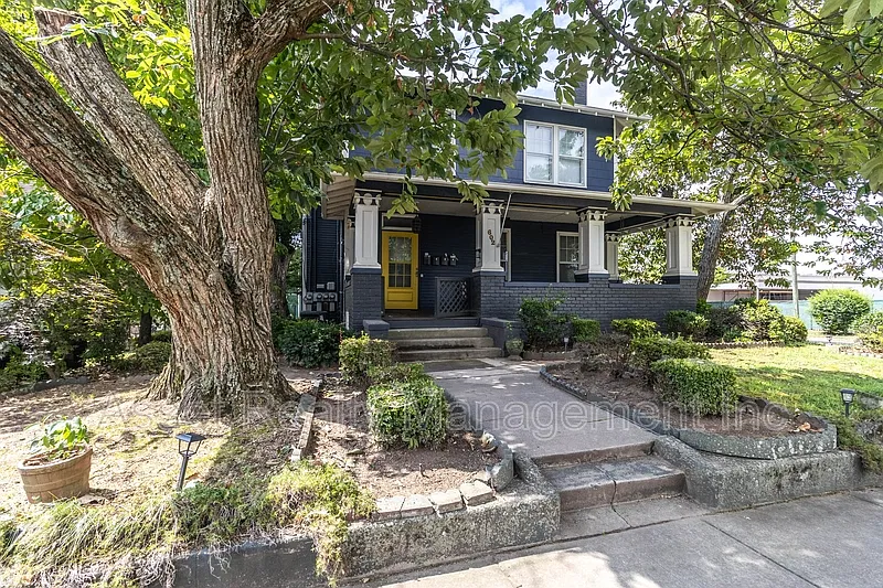 2 bed, 1.0 bath, 957 sqft, $1,195 — Photo 3