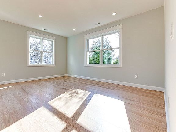 5th image of 109 E Mason Ave