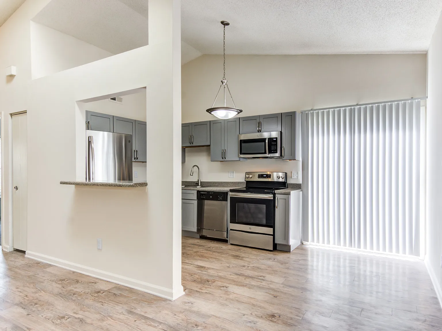 Seawall Apartments & Townhomes — Photo 2