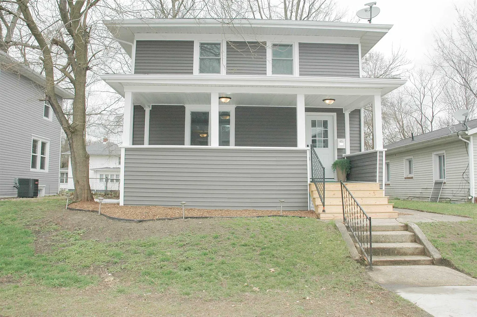 1235 E Madison St photo 1