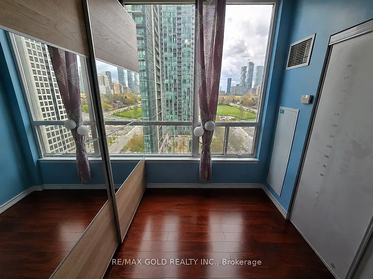 3504 Hurontario St #1607 — Photo 23
