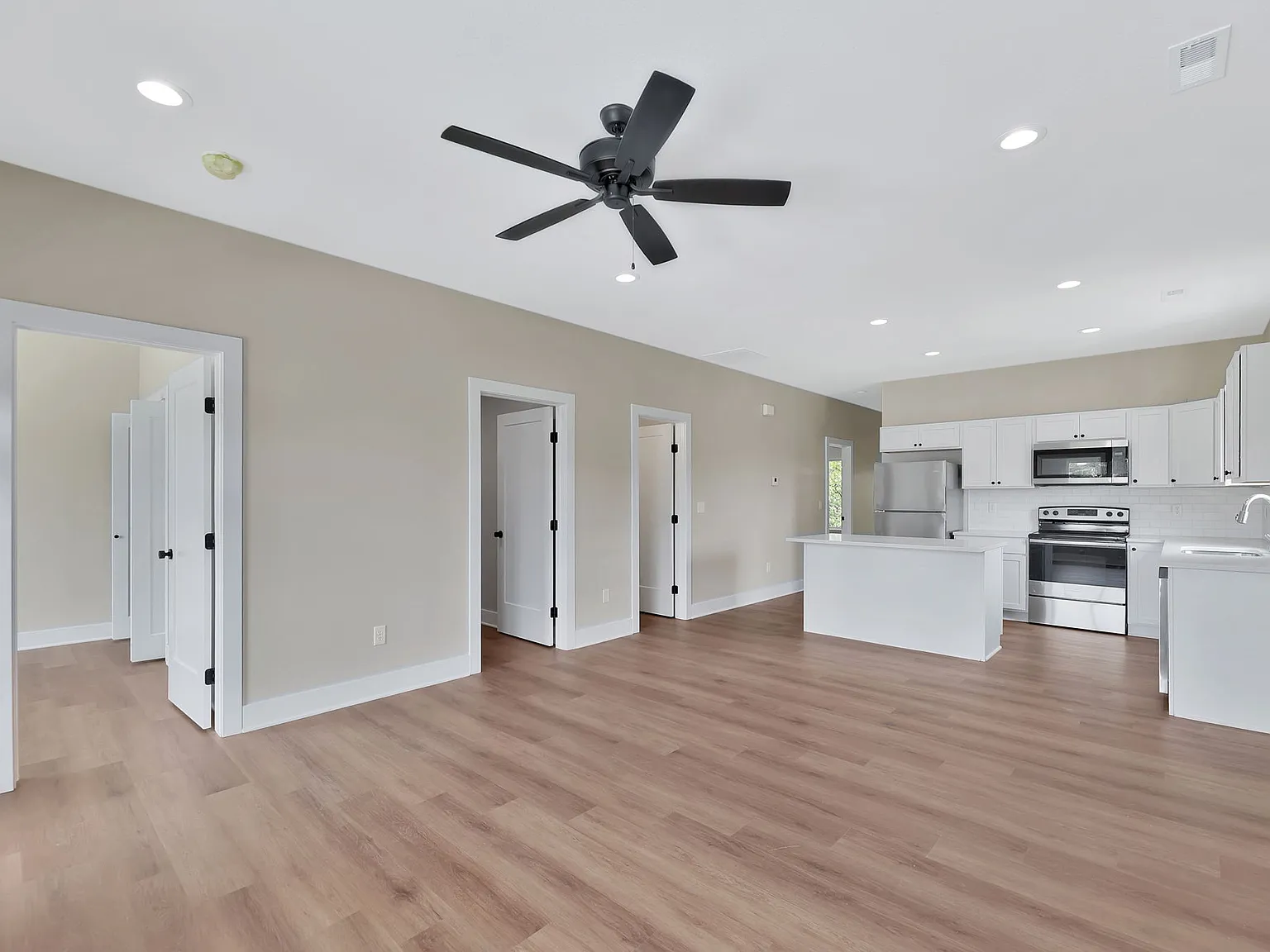 325 Turnpike Rd — Photo 2