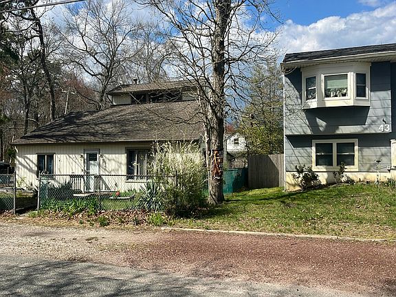 2nd image of 41 Letts Landing Rd