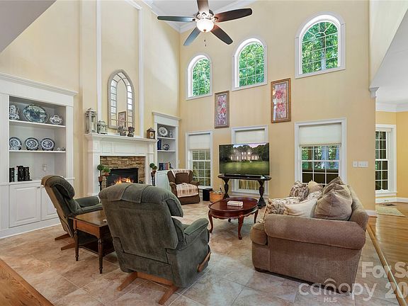 3rd image of 1257 Waynewood Dr