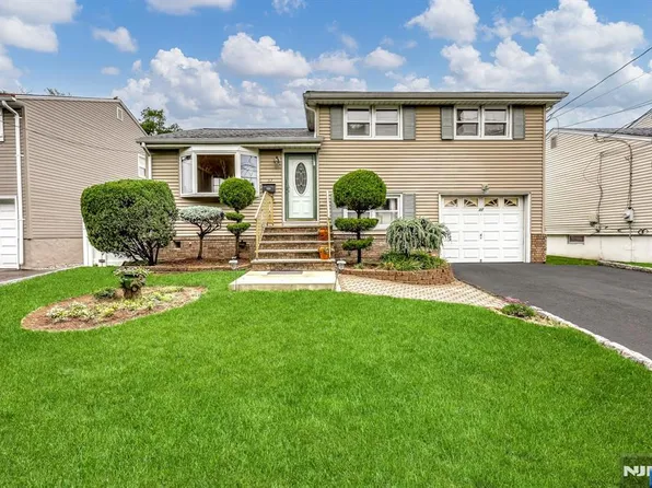 37 Cedar Dr, Rochelle Park, NJ 07662