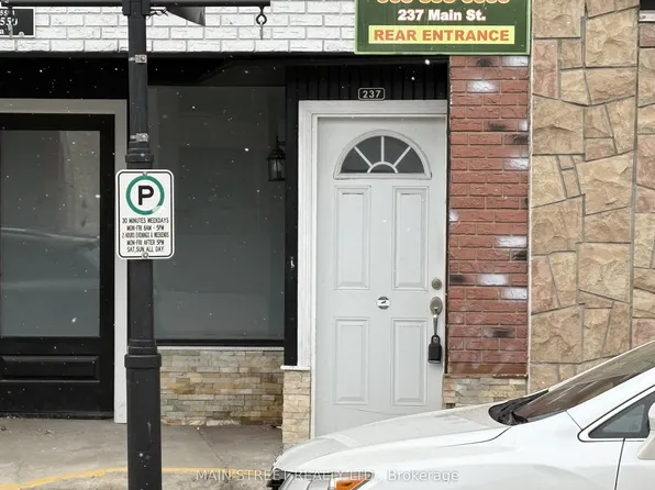 237 Main St S #1, Newmarket, ON L3Y 3Z4
