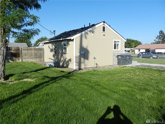 3rd image of 2132 W Spruce St