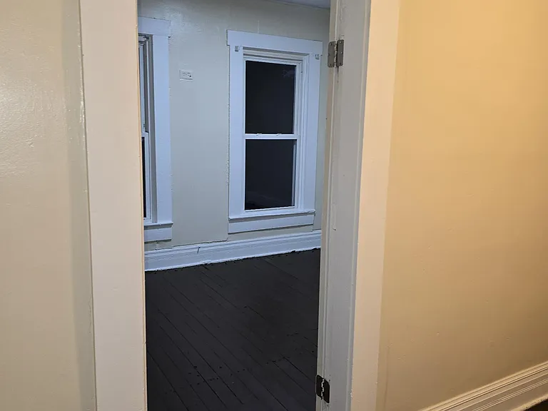 520 E Rose St — Photo 5