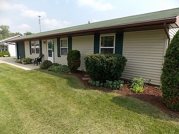 2nd image of 122 Highland Park Dr