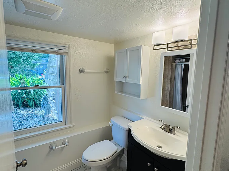 754 Slater St #B — Photo 6