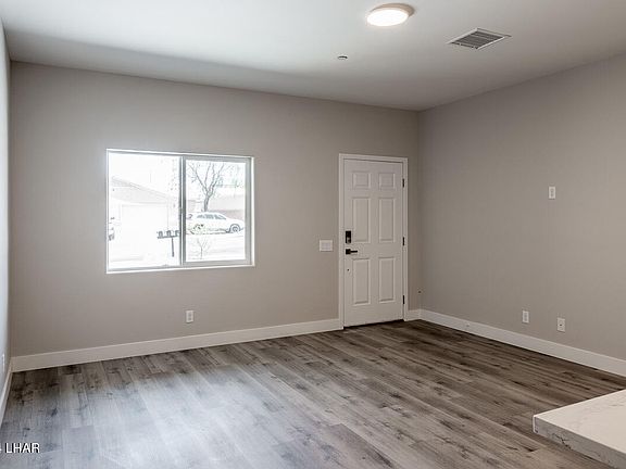 4th image of 2820 Palisades Dr #103