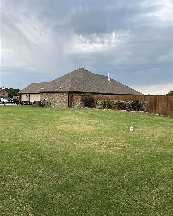 2nd image of 160 Lariat St