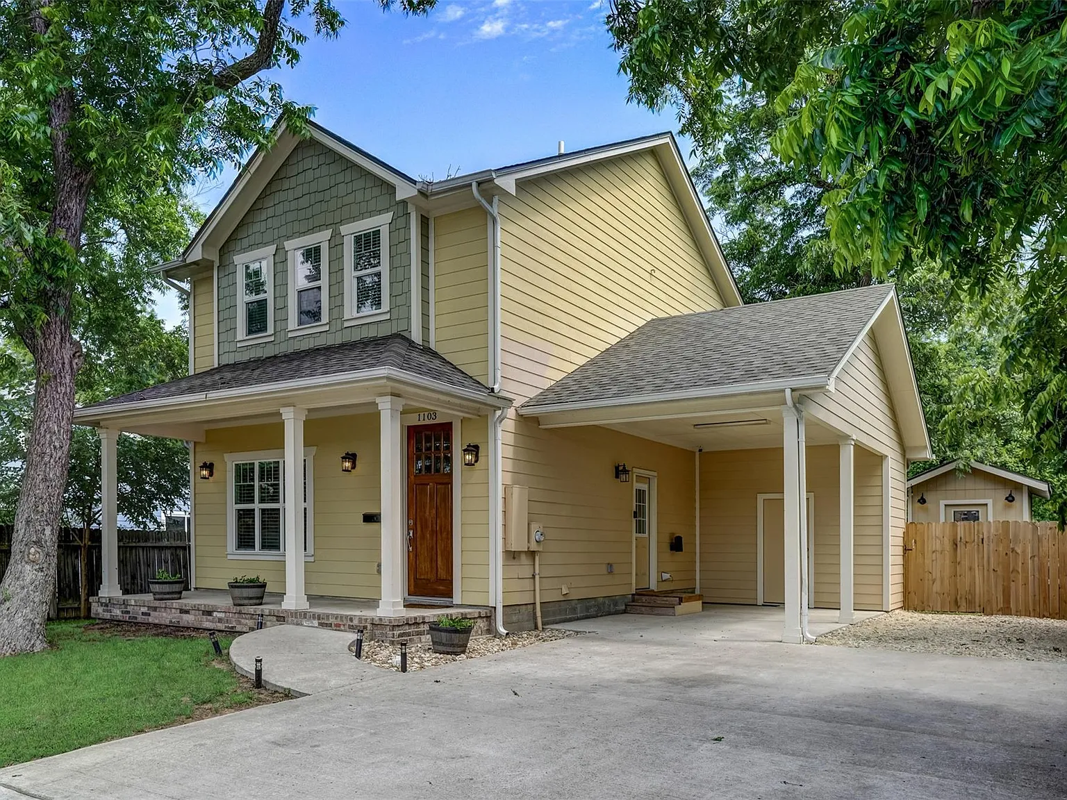 3 bed, 2.5 bath, 1359 sqft, $2,050 — Photo 1