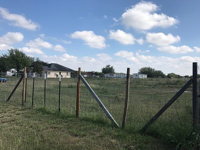 2nd image of N Schuerbach Rd