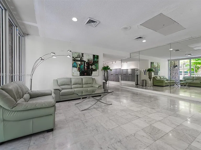 3161 S Ocean Dr — Photo 26