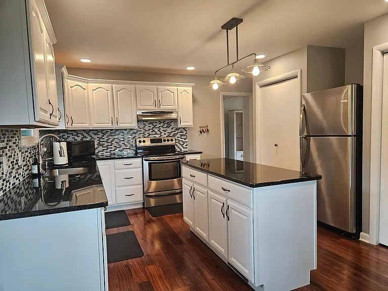 400 Spring Lea Dr — Photo 8