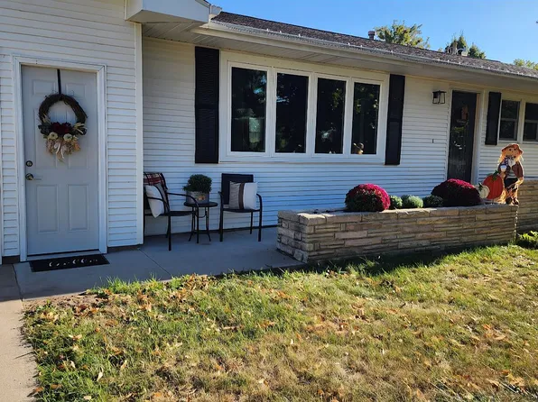 112 El Camino Dr, Norfolk, NE 68701