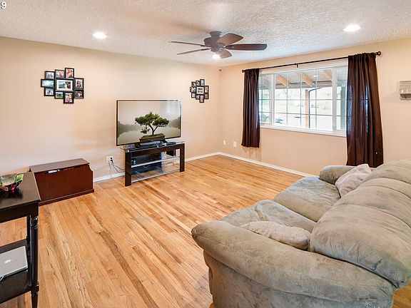5th image of 2108 NE 93rd Ct
