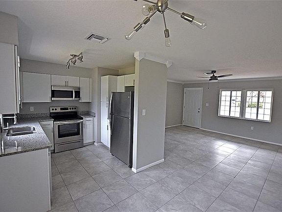 5th image of 32702 Blossom Ln