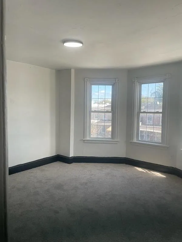 4 bed, 639 sqft, $2,000 — Photo 2