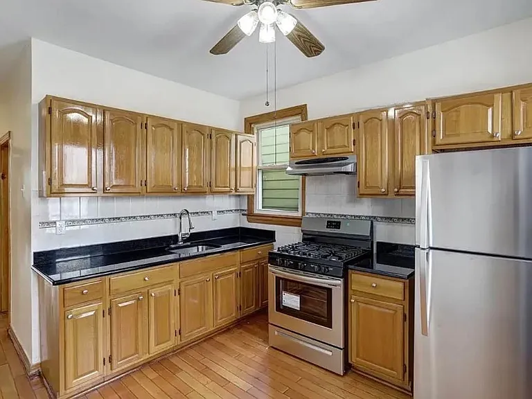 270 Stevens Ave — Photo 3