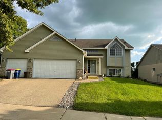 409 Sunshine Ln, Faribault, MN 55021