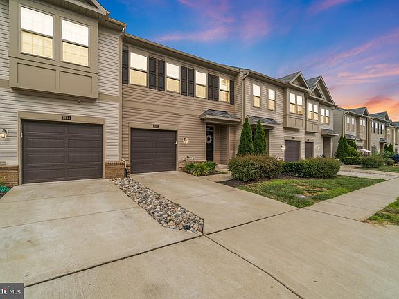 2nd image of 3632 Chippendale Cir #15