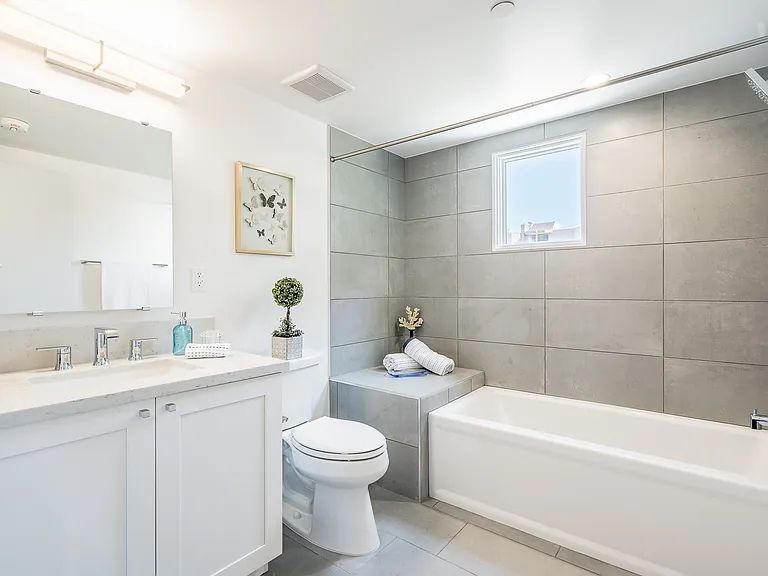 137 S Wilson Ave #305 — Photo 8