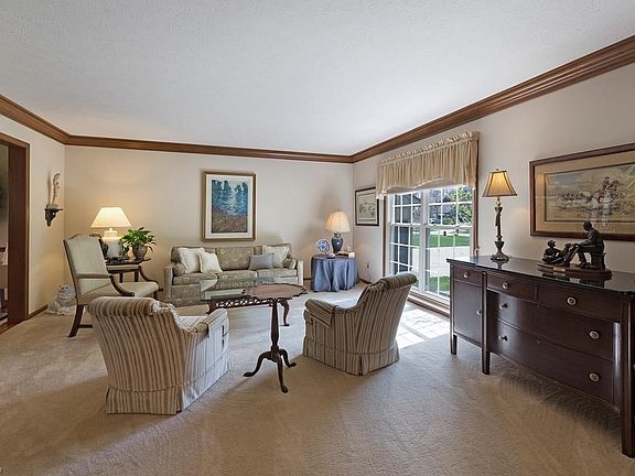 4th image of 33159 Allenbury Dr
