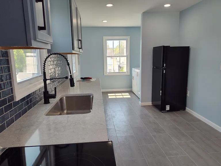 2275 Reading Ave #1 — Photo 5