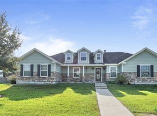 809 Buttercup Dr, Edna, TX 77957