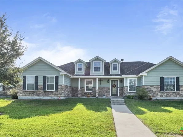 809 Buttercup Dr, Edna, TX 77957