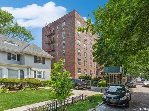 8425 118 St #1G, Kew Gardens, NY 11415