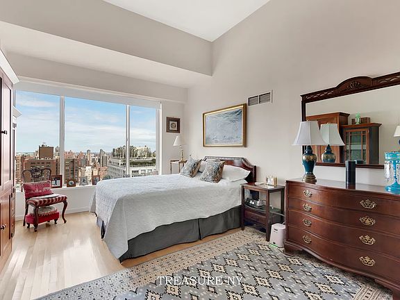4th image of 200 E 69th St APT 36B