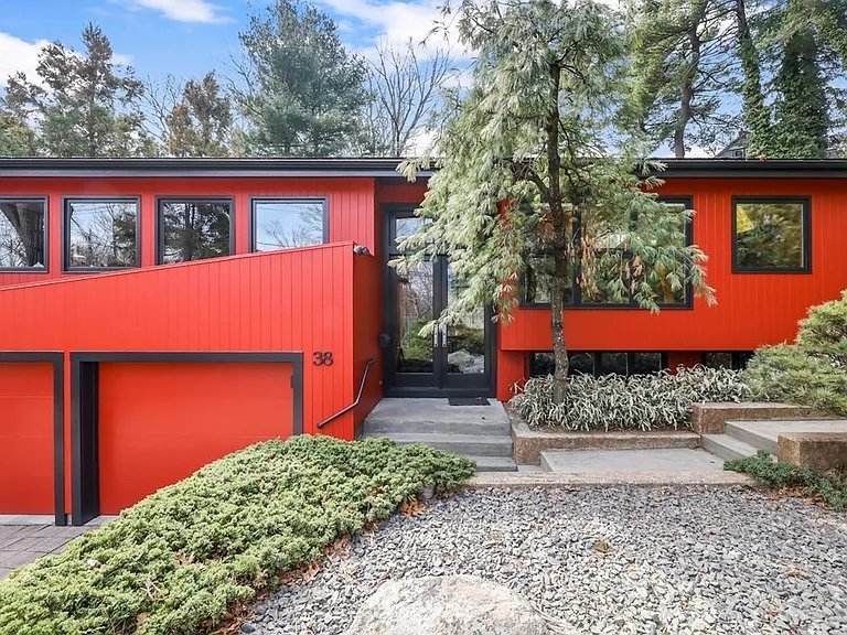38 Cumberland Ave — Photo 1