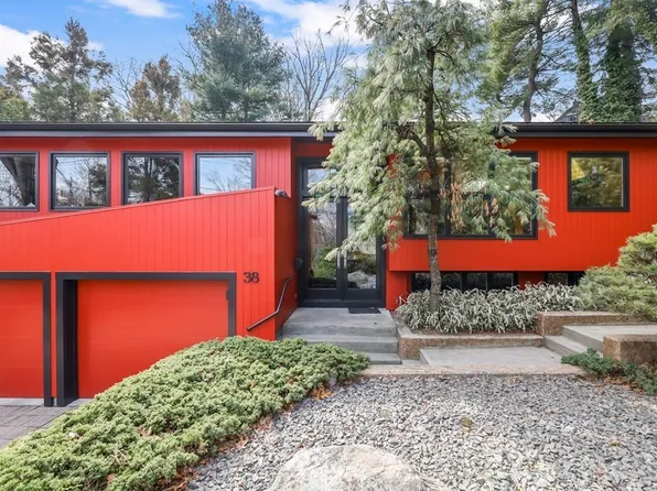 38 Cumberland Ave, Brookline, MA 02445