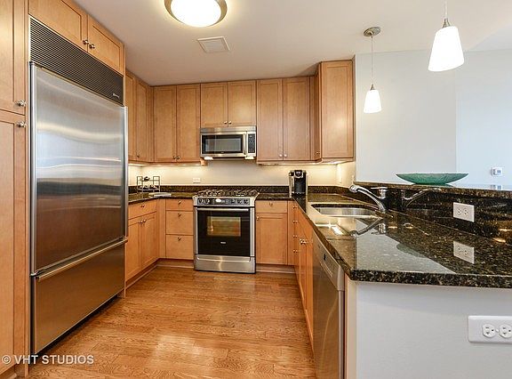 4th image of 60 E Monroe St Unit 3004