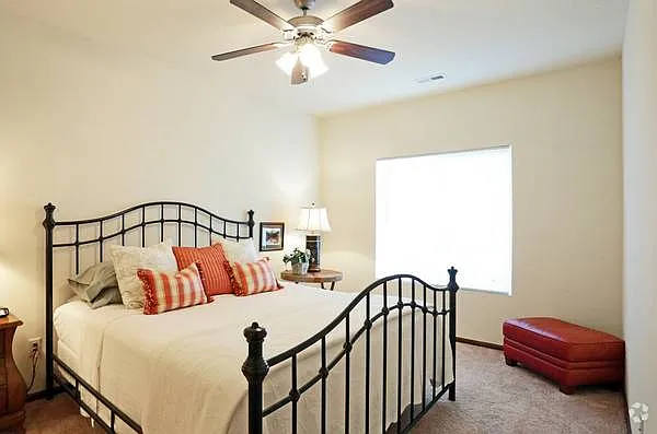 Adam Ridge Condos — Photo 10