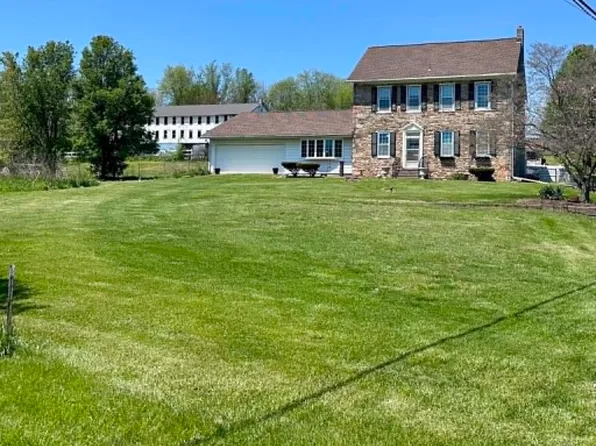 107 Jalappa Rd, Hamburg, PA 19526
