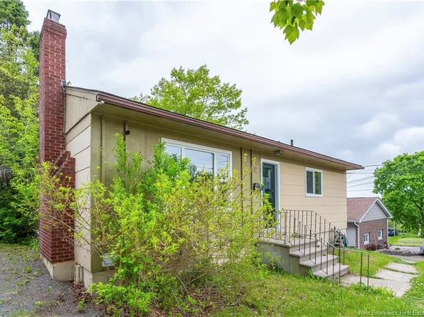 17 Garfield St, Moncton, NB E1C 3Y4